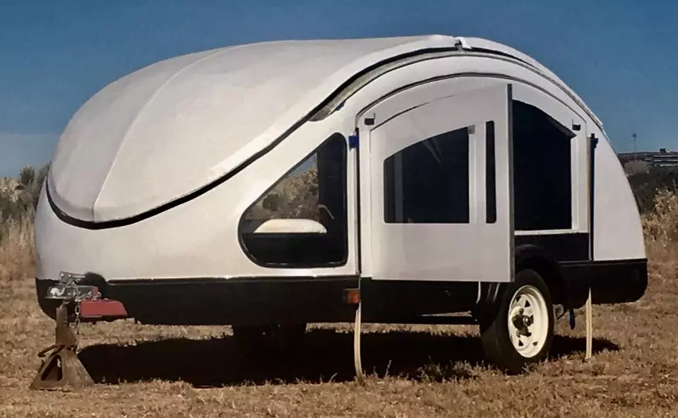 With its large upswinging roof panels and side doors, the Earth Traveler won't have any problems with ventilation
