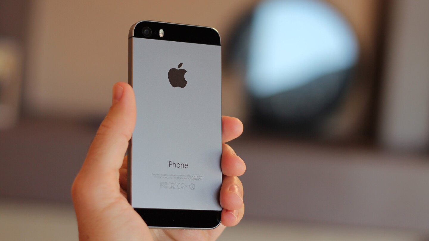 The iPhone 5s weighs 112 g