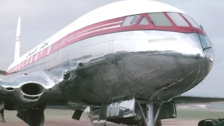 Nose view of a Comet