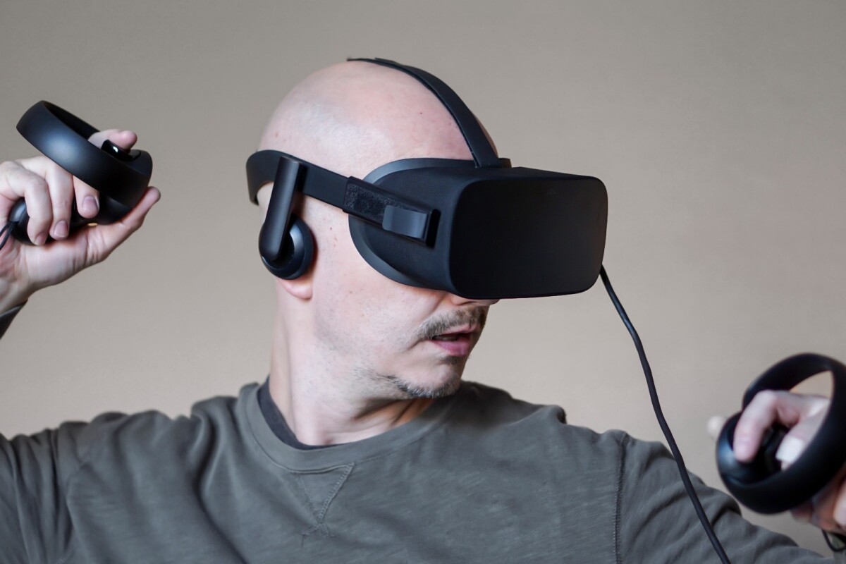 New Atlas reviews the Oculus Rift with excellent Touch controllers