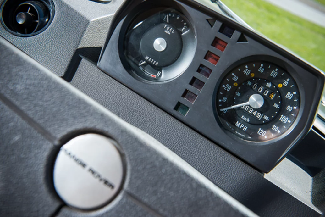 Range Rover 001 dashboard