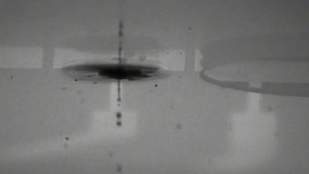 The clog-free inkjet printer nozzle uses a droplet of oil to prevent the ink from drying out