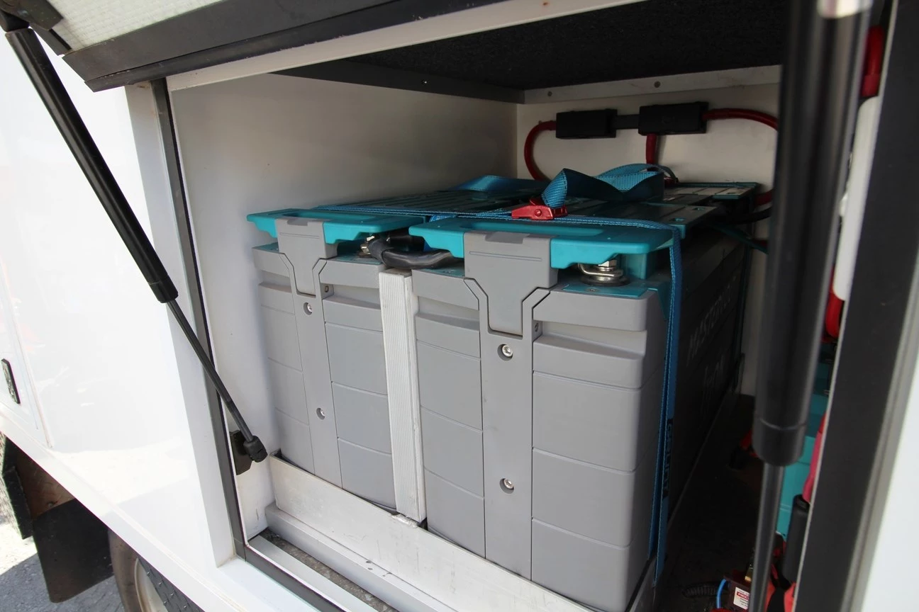 SLRV prepares off-grid power systems, and the Commander 8x8's promises to be something truly capable, complete with solar power and a generator