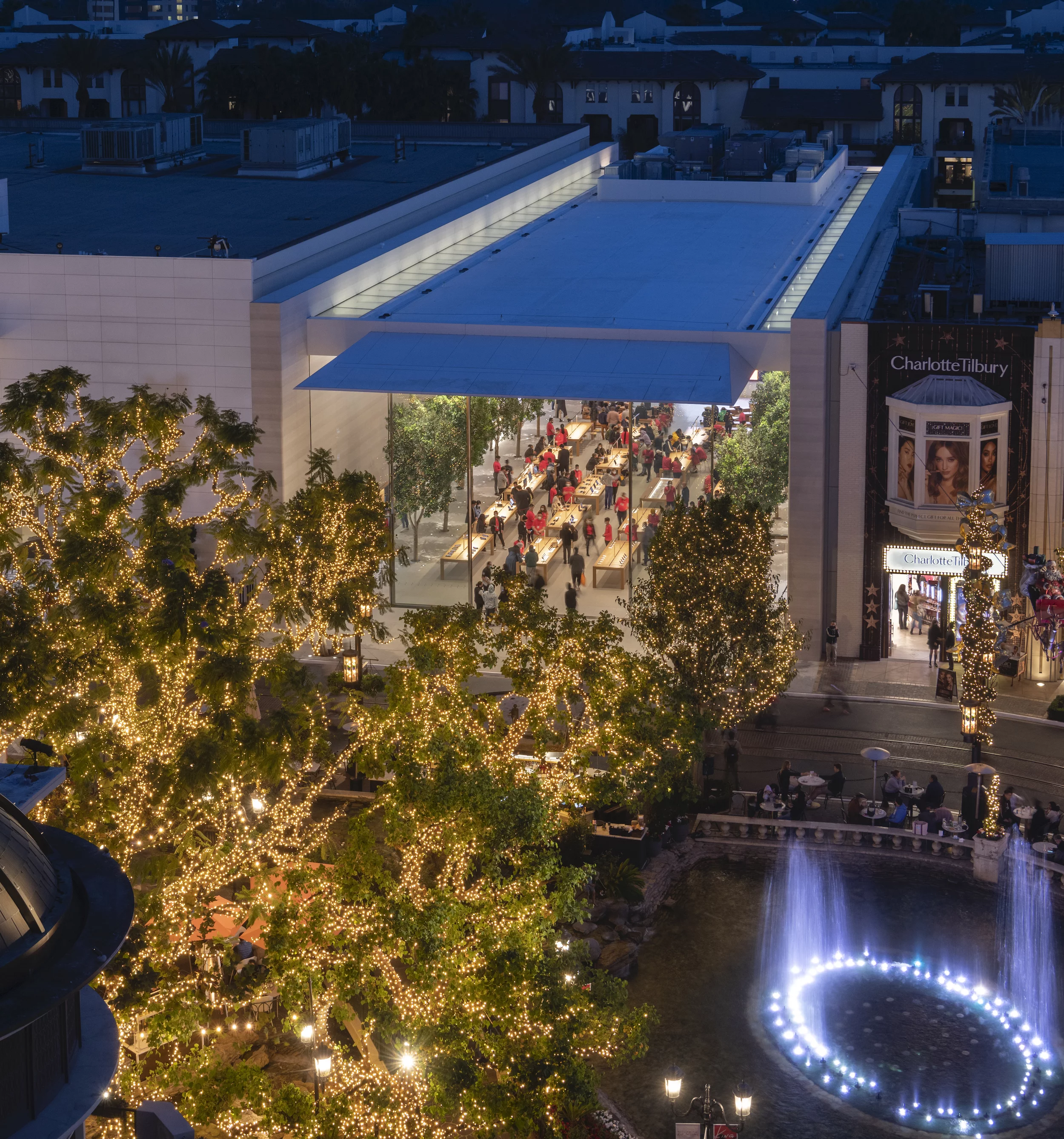 Apple and Foster + Partners' latest Apple Store is located in The Grove shopping complex in Los Angeles, California