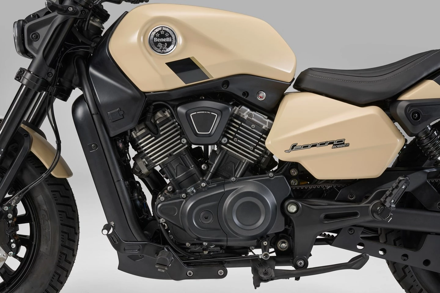 The Leoncino Bobber 400 features an undersquare 60-degree V-twin