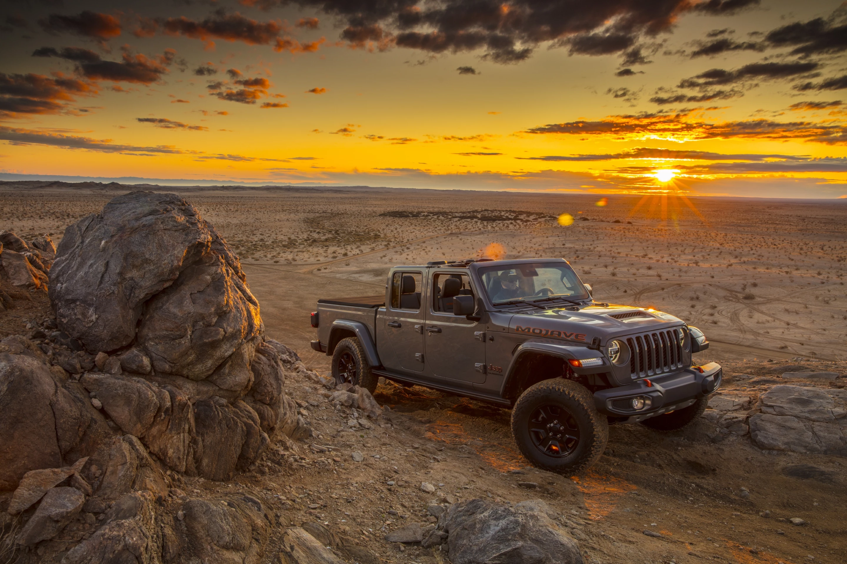 Made for high-speed desert running in both hardpack and sand, the new Jeep Gladiator Mojave gets a new Jeep rating for its capability