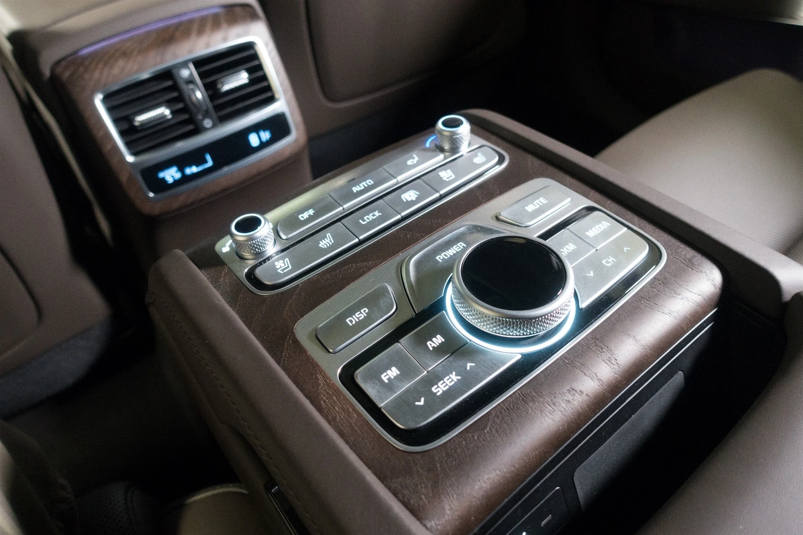 Rear seat entertainment options are not ignored in the 2019 Kia K900