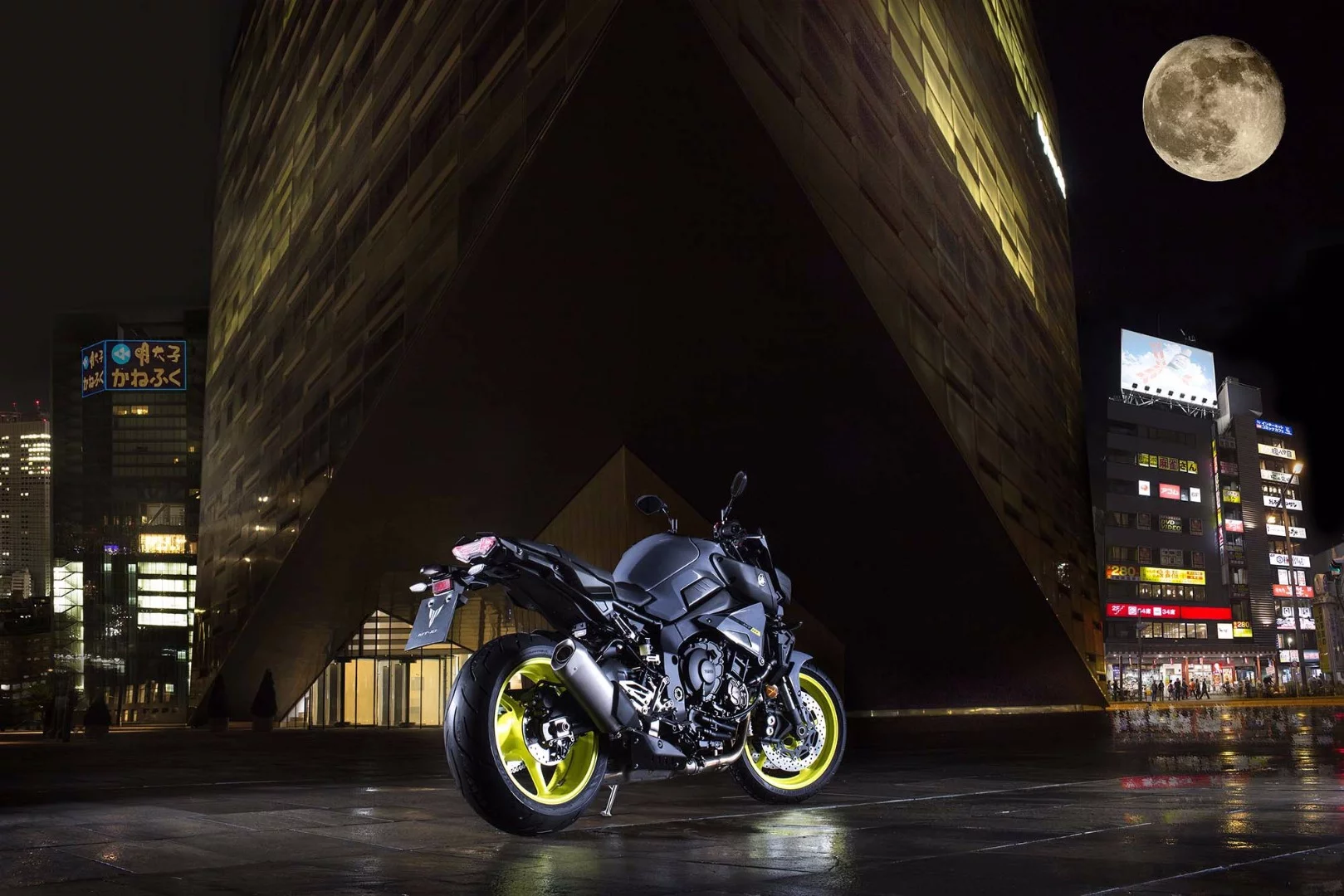 Yamaha MT-10: doesn't look terrible from this angle. But only from this angle.