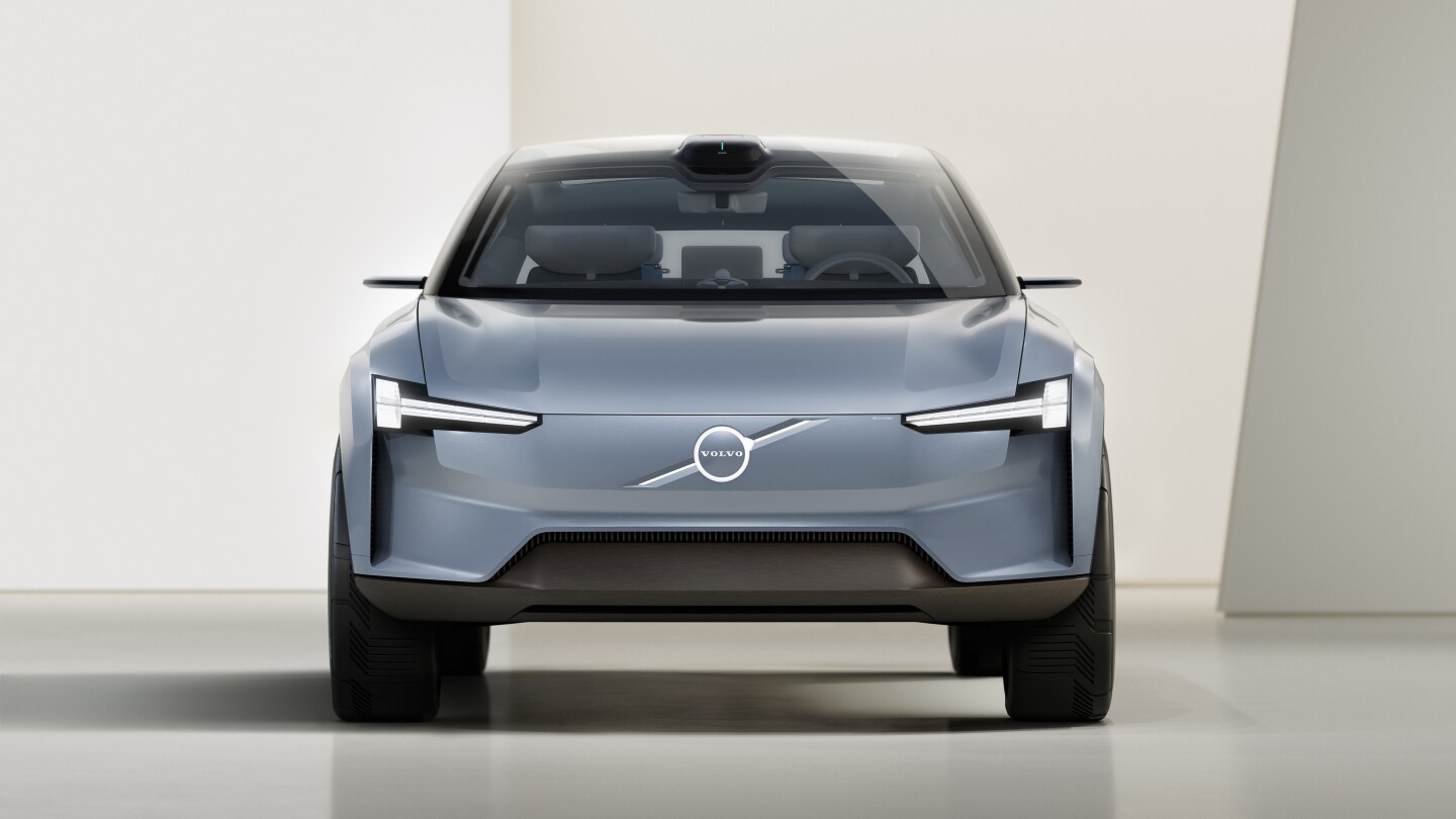 The Concept Recharge headlamps look more like actual Thor's hammers thanks to their meatier head and handle over the version on current-gen Volvos