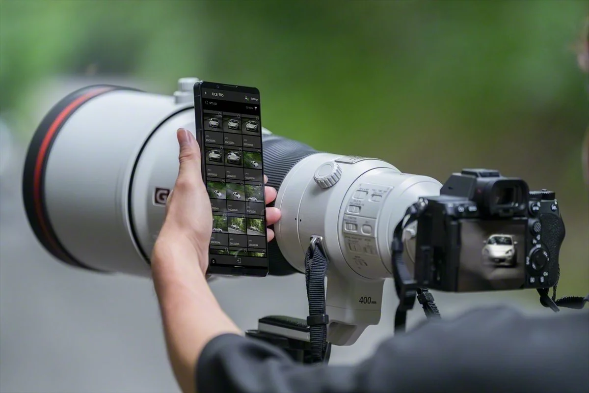 Wireless data transfer is possible via 802.11ac Wi-Fi