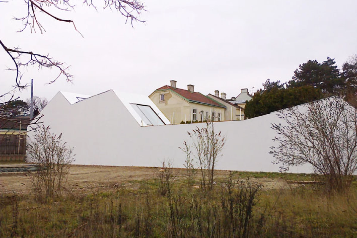 The sculptural concrete wrap (Image: Hertha Hurnaus)