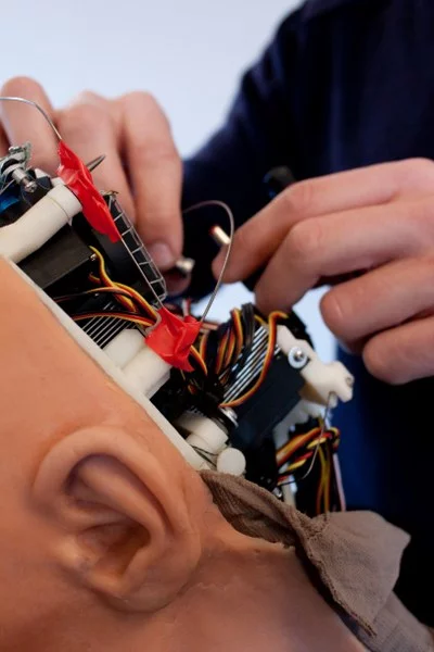 Thirty-two servo motors are integrated in the android skull and neck