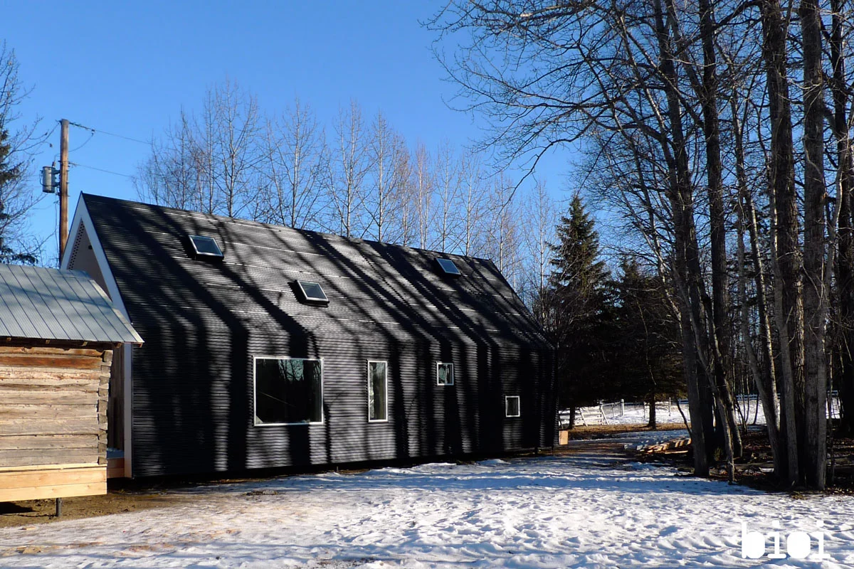 Without losing the sense of open space the home has been squeezed into an interior space of 576 sq.ft (53.5 sq.m)