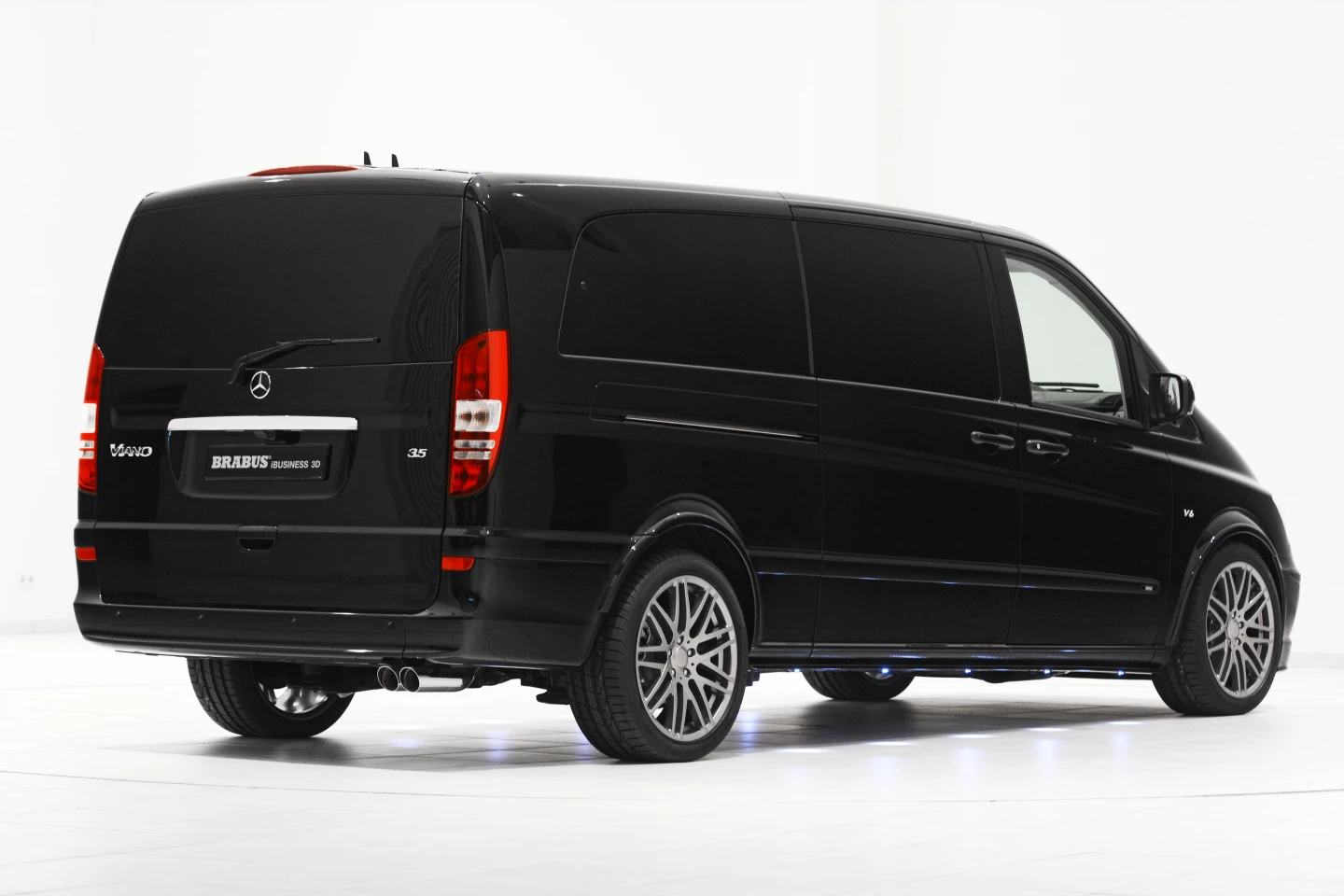 The BRABUS iBusiness 3D is based on the Viano - it is described as a 3D Multimedia Lounge on Wheels