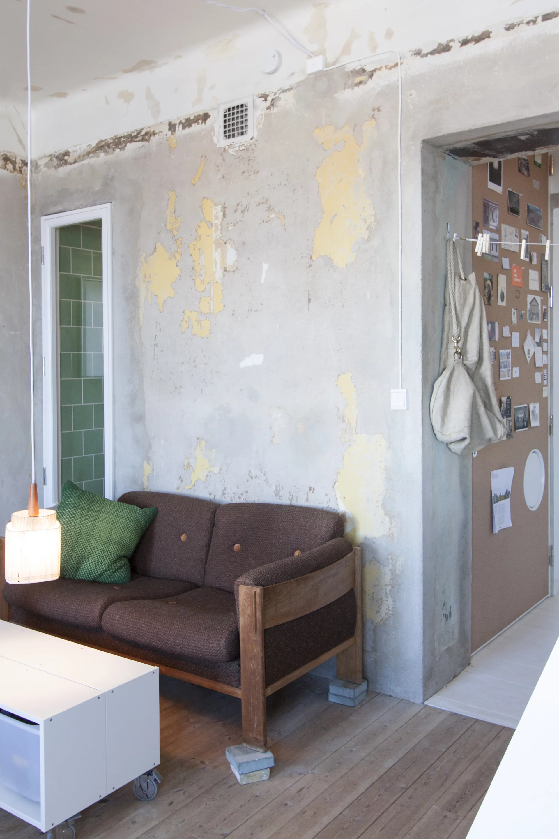 The 36 sq m (387 sq ft) space had not been touched since the 1980s when its owner started initial renovations before falling ill