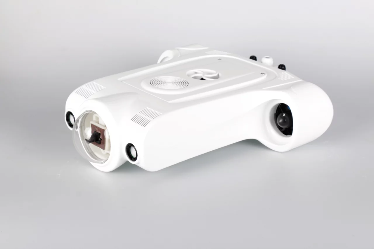 One charge of the BW1's battery should be good for three to four hours of "normal" use, or up to seven hours of light use