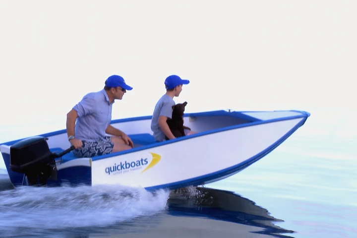 From roofrack to water it takes only 60 seconds to get the Quickboat into the water