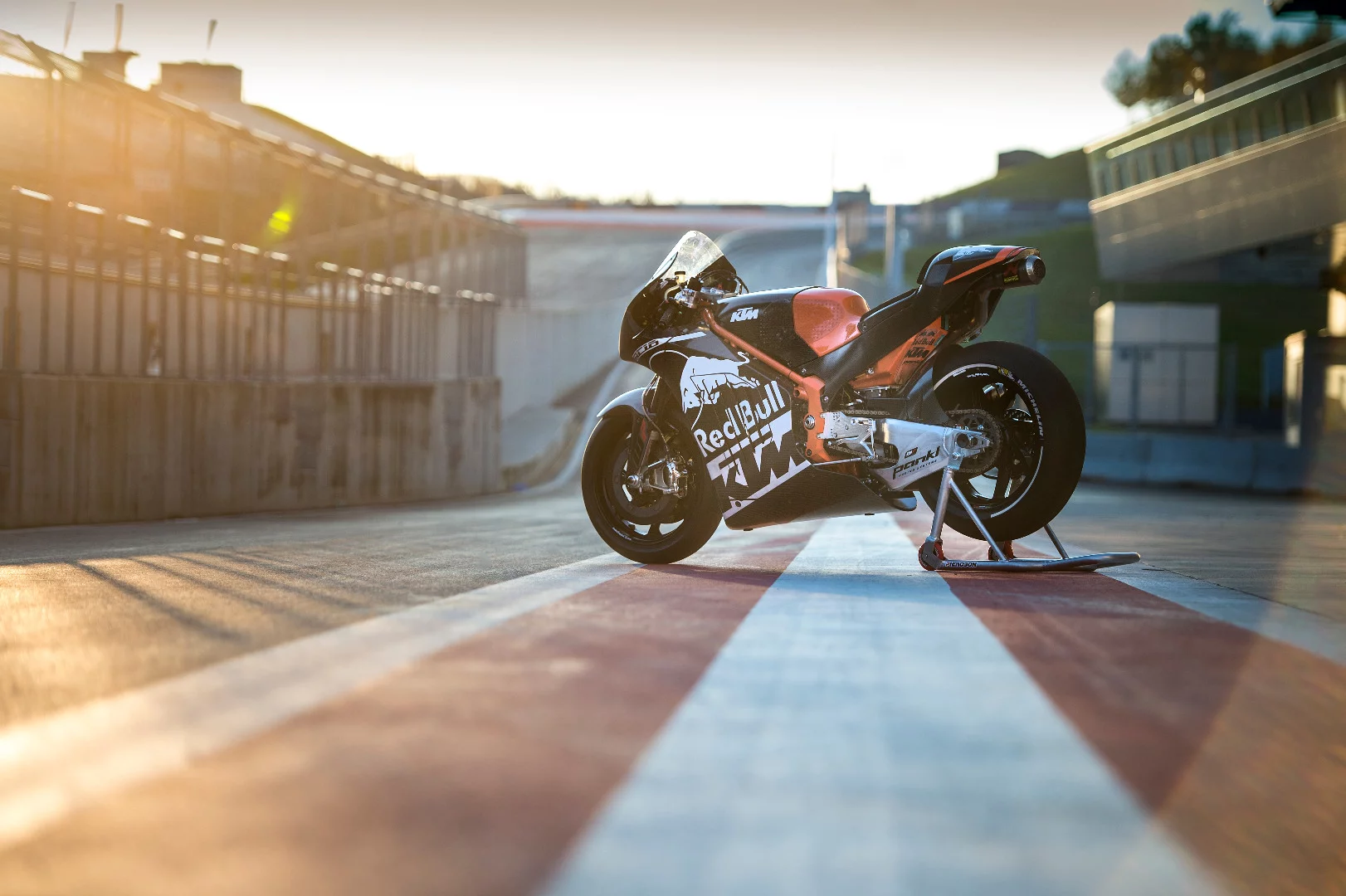 KTM Factory Racing, RC16