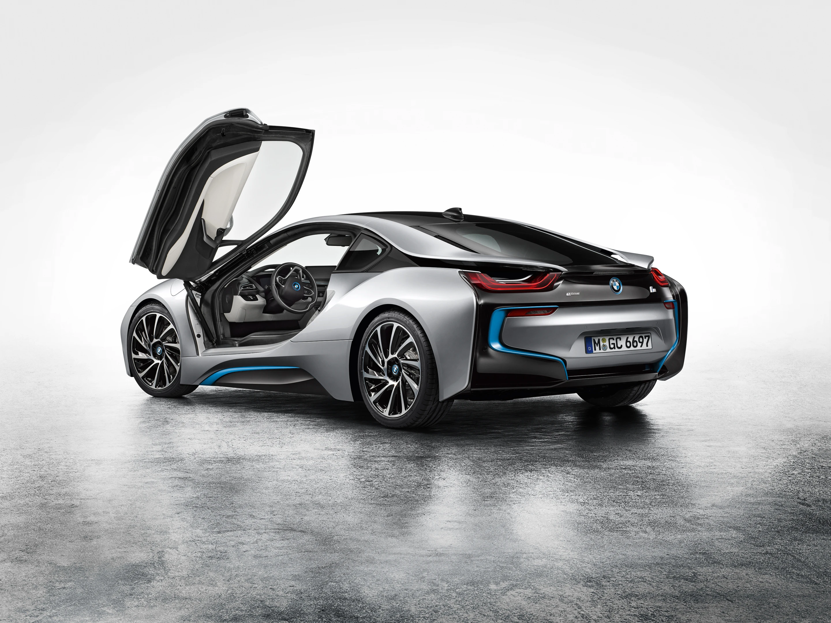 The BMW i8 - a high-performance, high-efficiency stepping stone between the oil age and the electric era