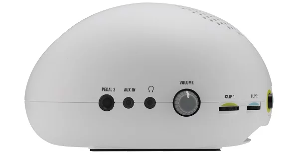 Cliphit features an AUX-IN jack allowing you to play along with the music emanating from an external source