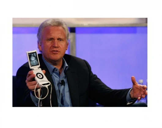 GE CEO Jeffrey Immett announcing the Vcsan at the Web 2.0 conference in San Francisco