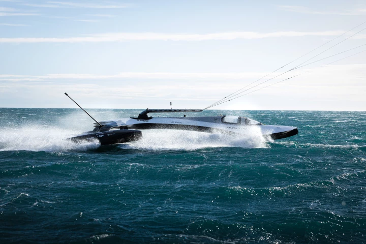 Pulled upward by the kite sail, the SP80 runs an opposing foil underwater to pull it back down