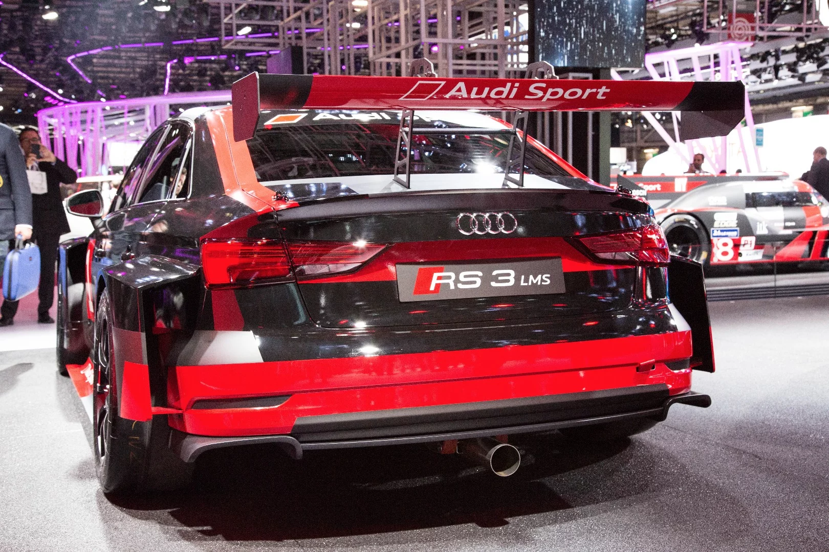 Just one exhaust is enough for the RS3 LMS