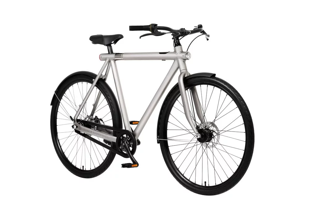 The VanMoof SmartBike weighs under 30 lb