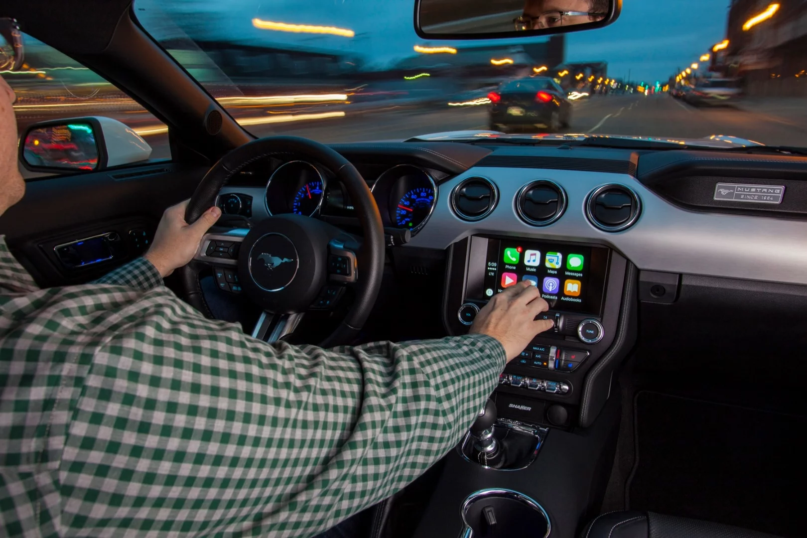 Users can control CarPlay functions via touch interface or voice commands. Neither are good for driving performance according to a new study