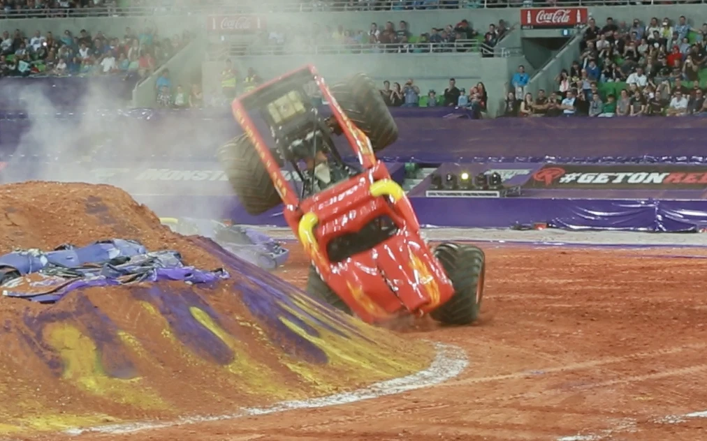 El Toro Loco - face plant (Photo: Noel McKeegan/Gizmag.com)