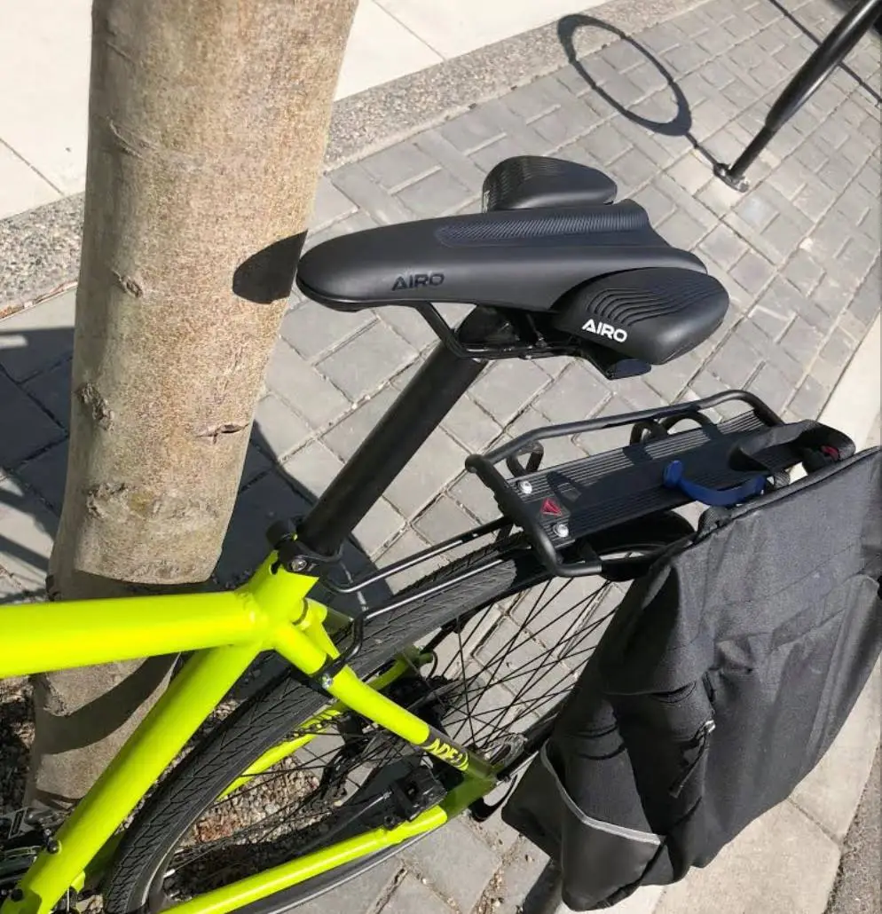 The Airo Bike Seat features pivoting outrigger Wing-Springs