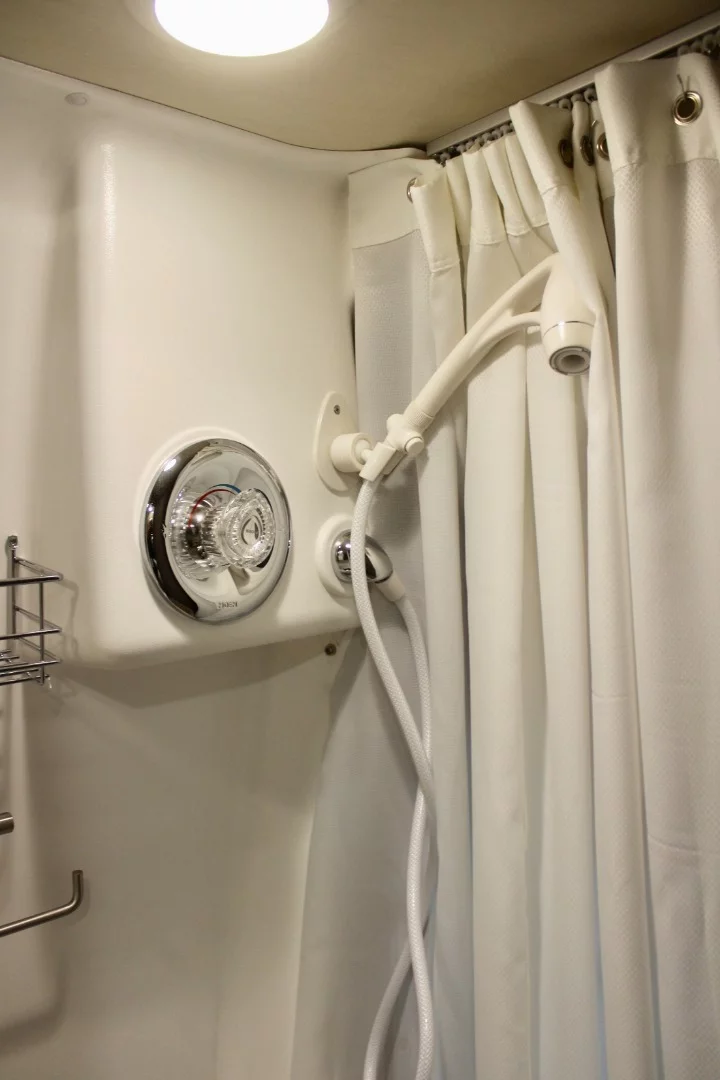The Boldt Q70 KL shower
