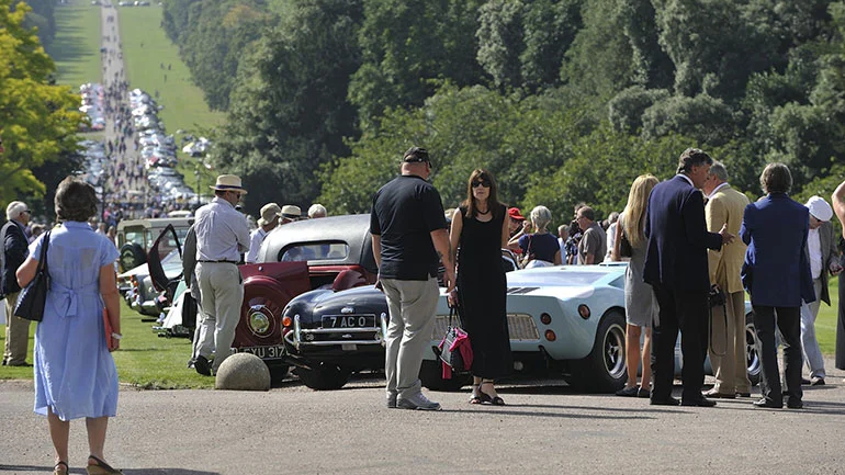 Crowds and cars at Windsor Park