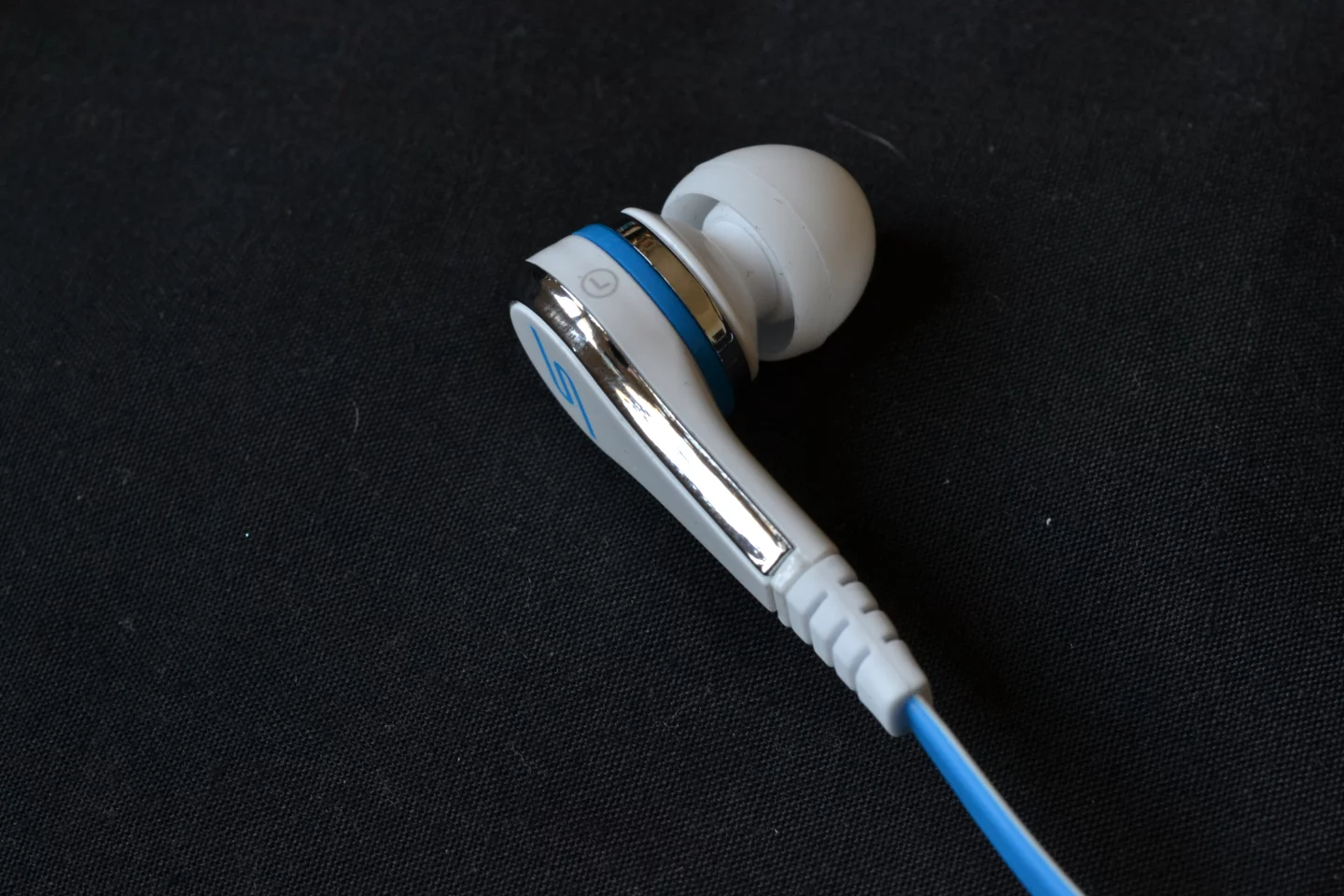Of mostly ABS plastic construction and sharing design elements with their bigger brothers, the pure white is complemented by shiny chrome/silver finish that's tastefully interrupted with blue