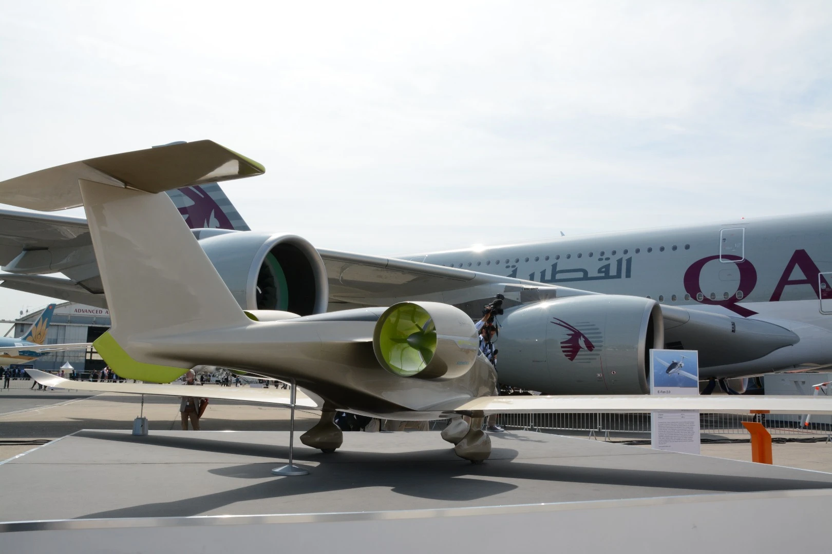 Designed for basic pilot training, the E-Fan 2.0 has a 10.98 m (36 ft) wingspan, is 5.67 m (18.6 ft) from nose to tail and is under 2 m at its highest point