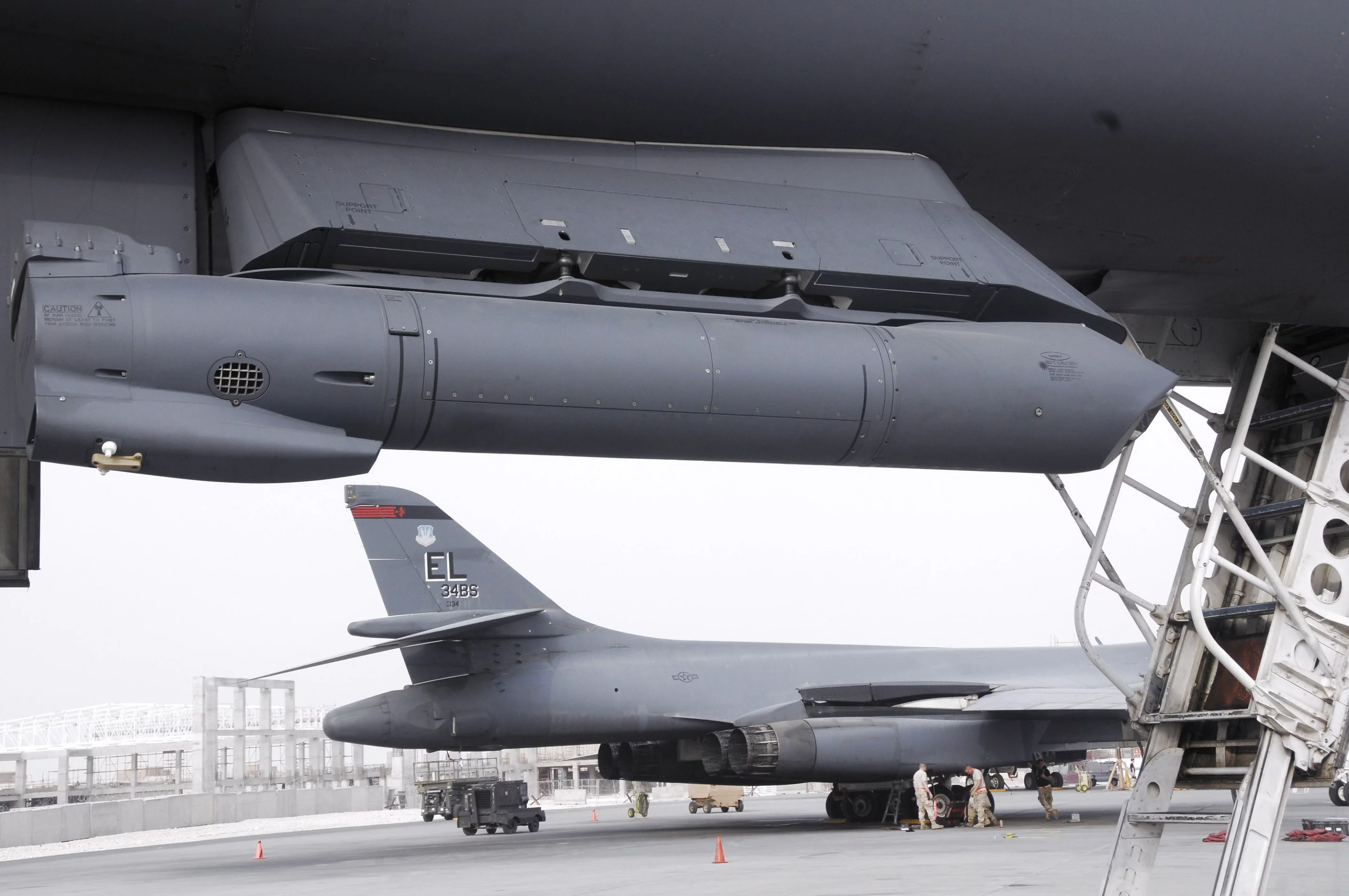 Sniper pod on a B-1B Lancer bomber (Image: USAF)