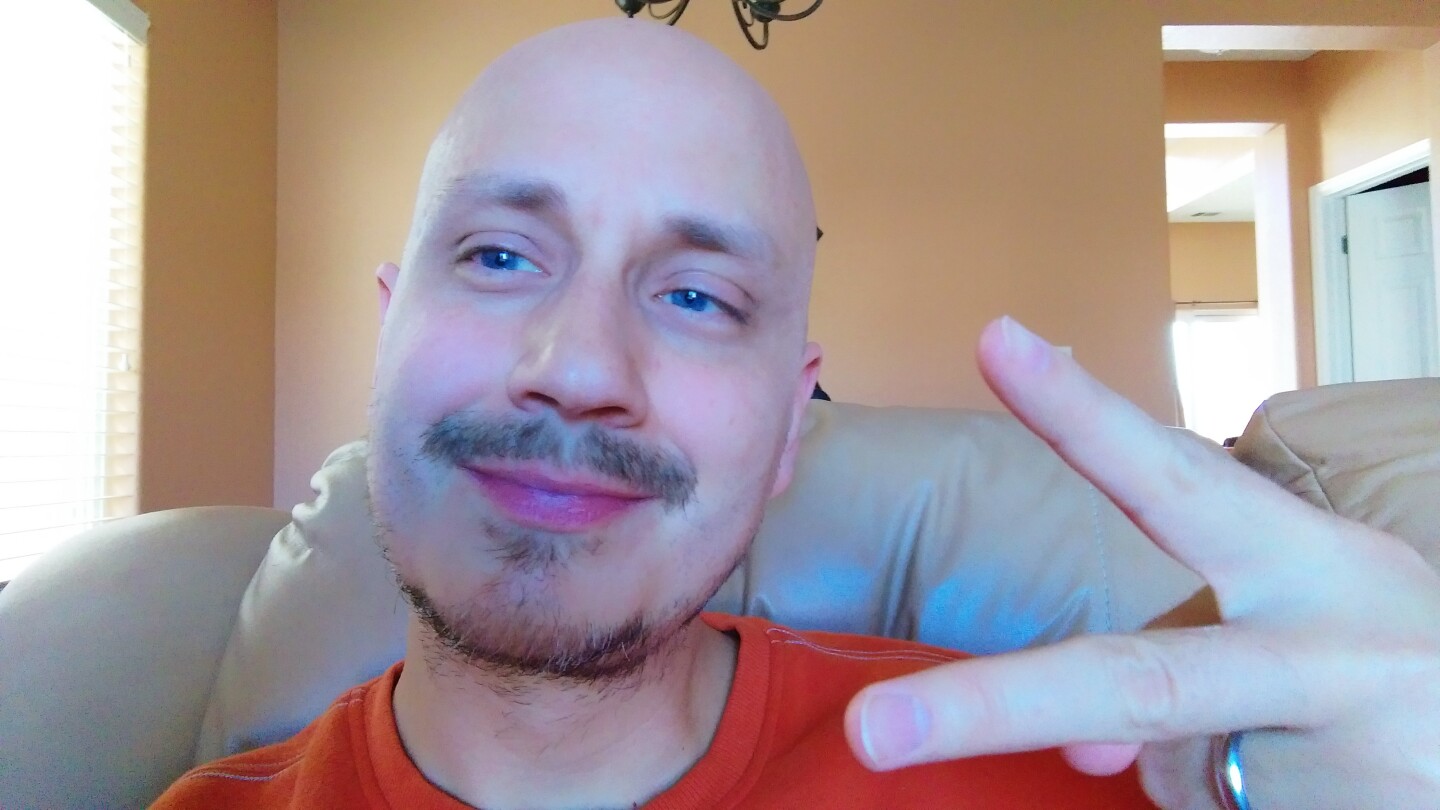 A sample selfie, taken with the Desire Eye (just remember our images are downscaled for the web) (Photo: Will Shanklin/Gizmag.com)
