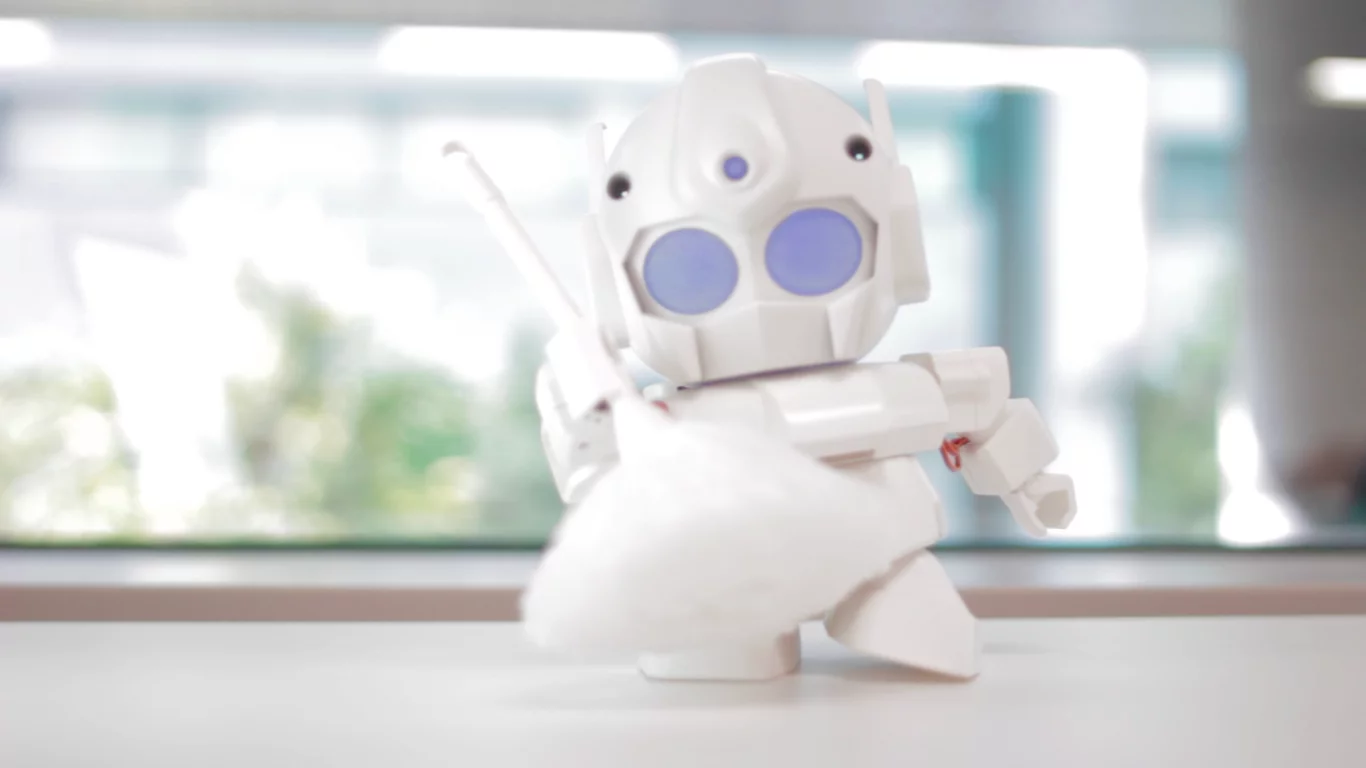 RAPIRO becomes a maid and dusts your desktop