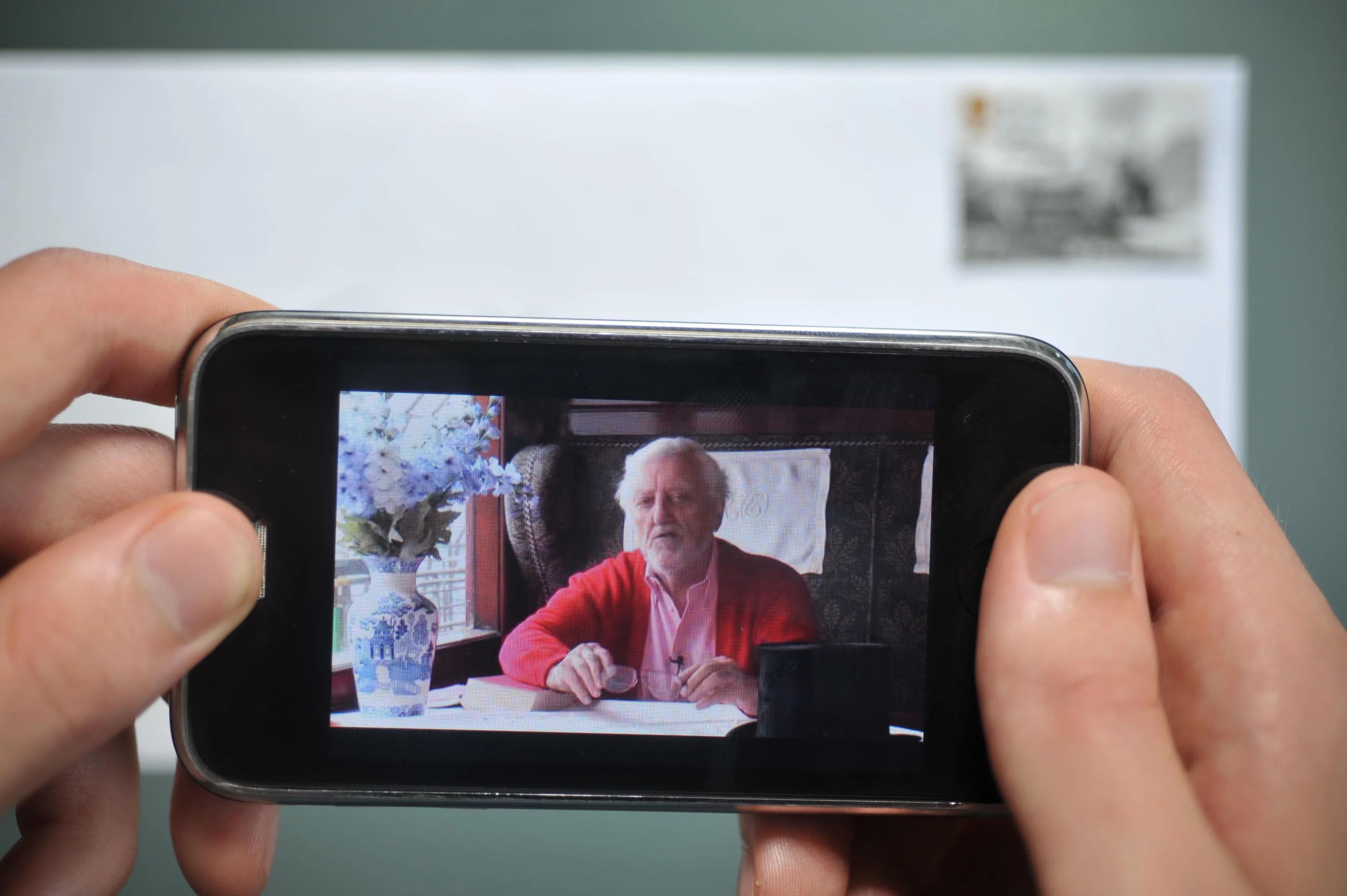 When the Junaio app recognizes the intelligent stamp, exclusive online content is launched