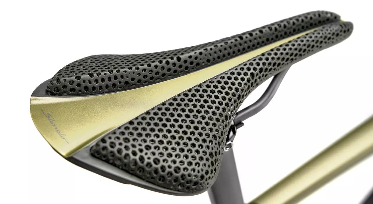 The Fizik Antares Adaptive 3D-printed seat, in all its hexagonal glory