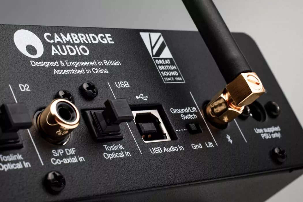 Connections include digital inputs and both balanced and unbalanced outputs