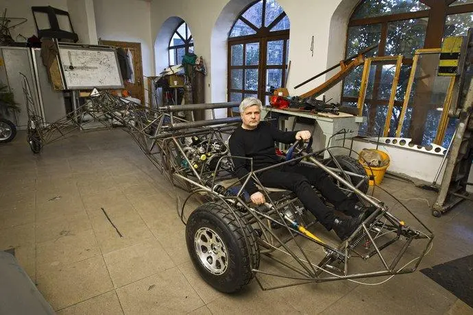 Stefan Klein poses in the skeletal frame of the flying car. You can see the driveshafts from the mid-mounted engine run forward to drive the front wheel in car mode (Photo: Peter Zakovic, SME)