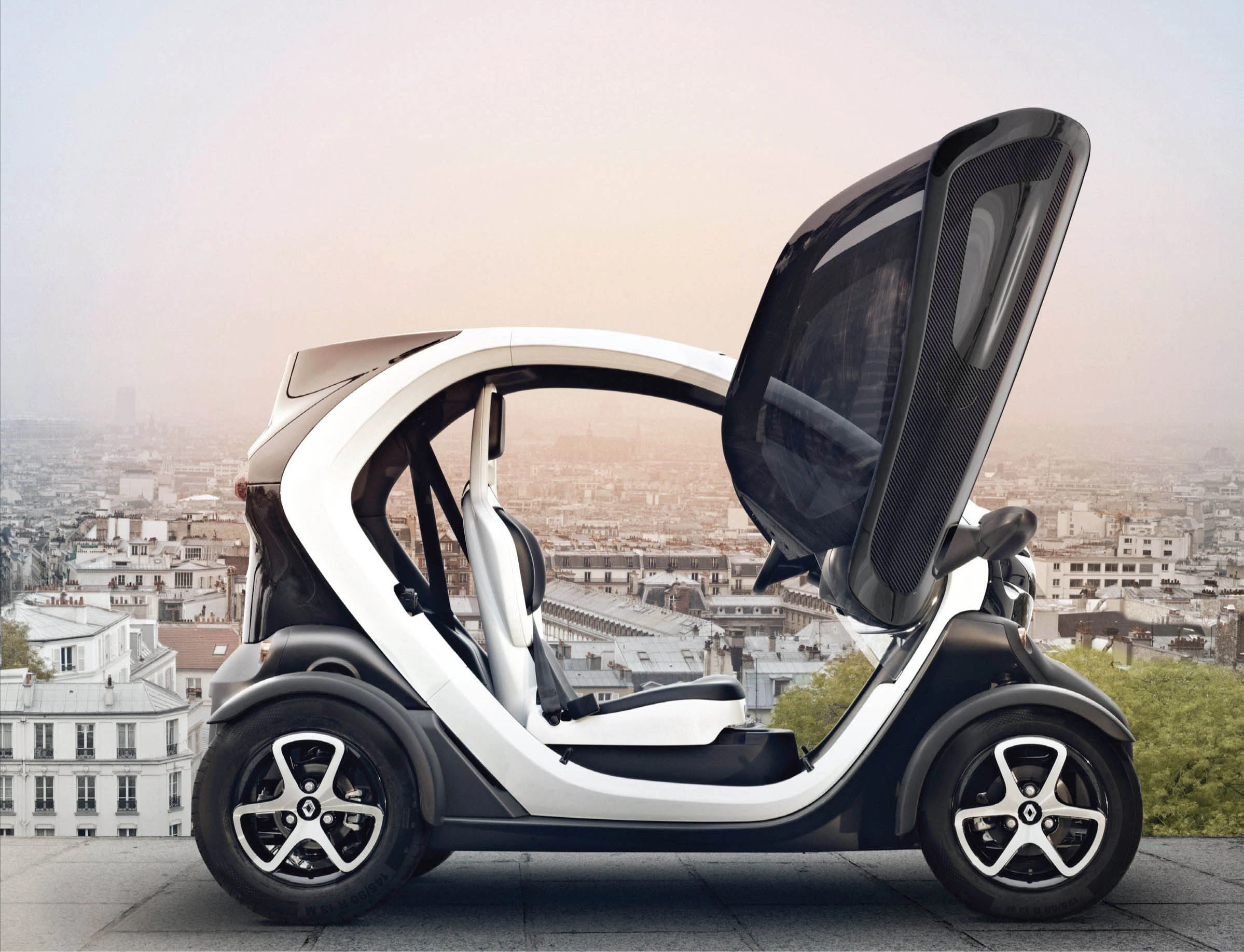 Twizy came out in 2009, first GWKULLA showed up 2008