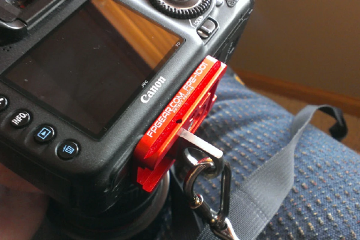 The Fusion Plate is designed for quick and easy switching between a tripod and shoulder strap