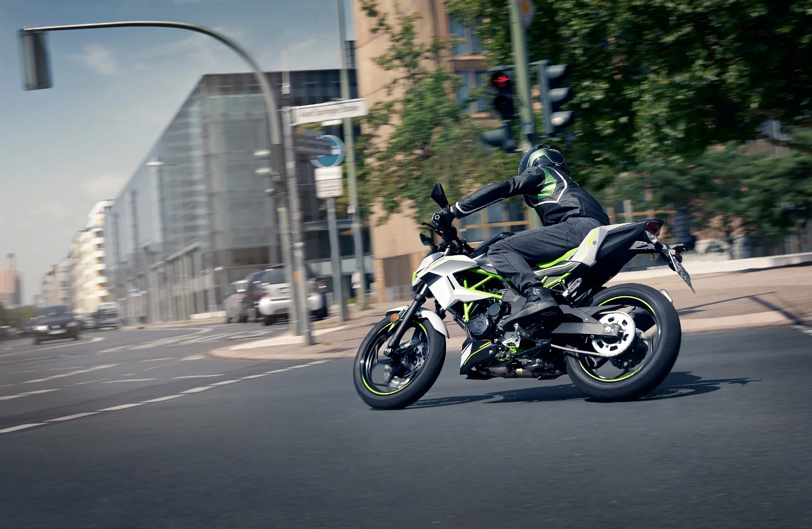 The 2019 Kawasaki Z125 in action