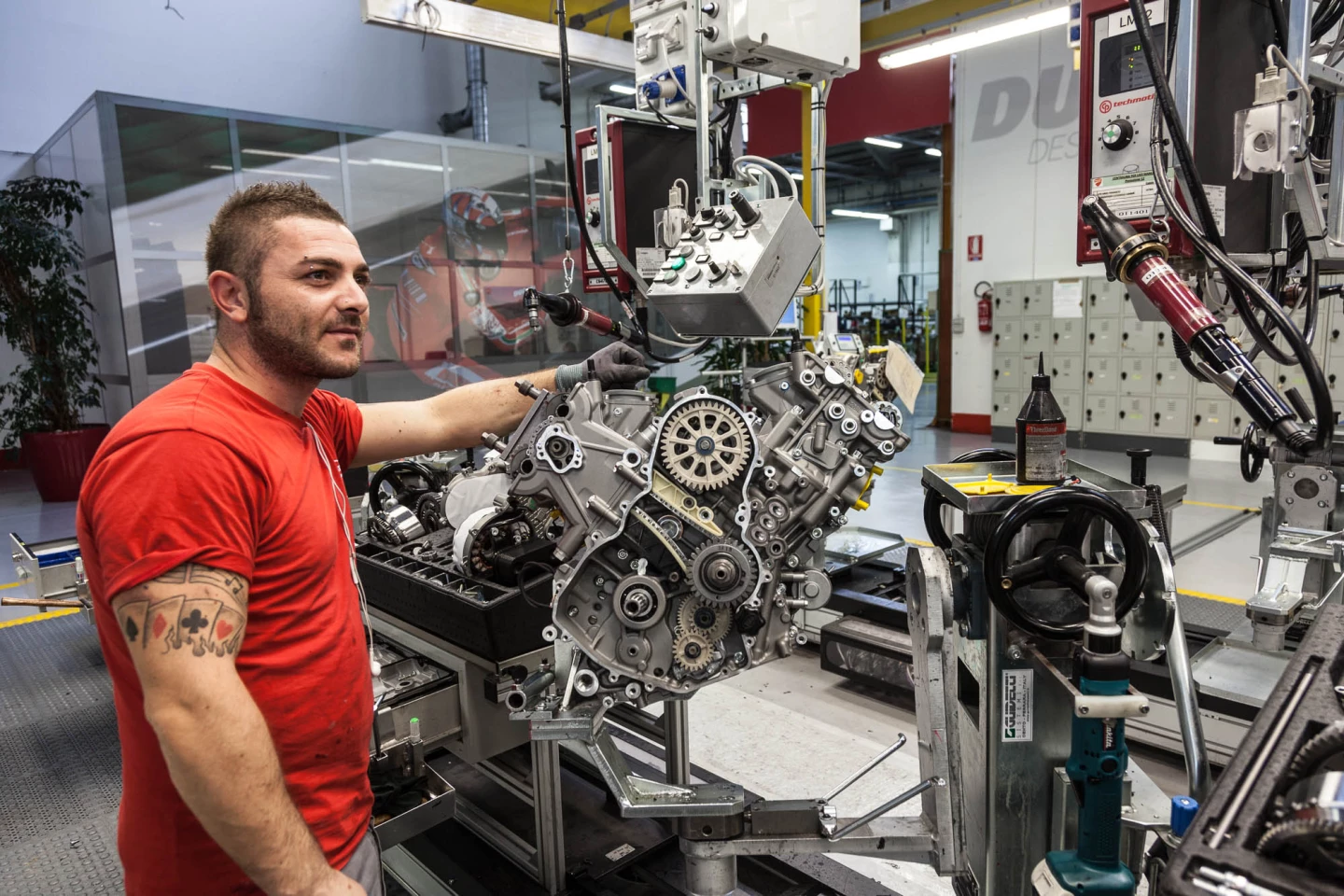 Engine assembly line for the 1199 Panigale.