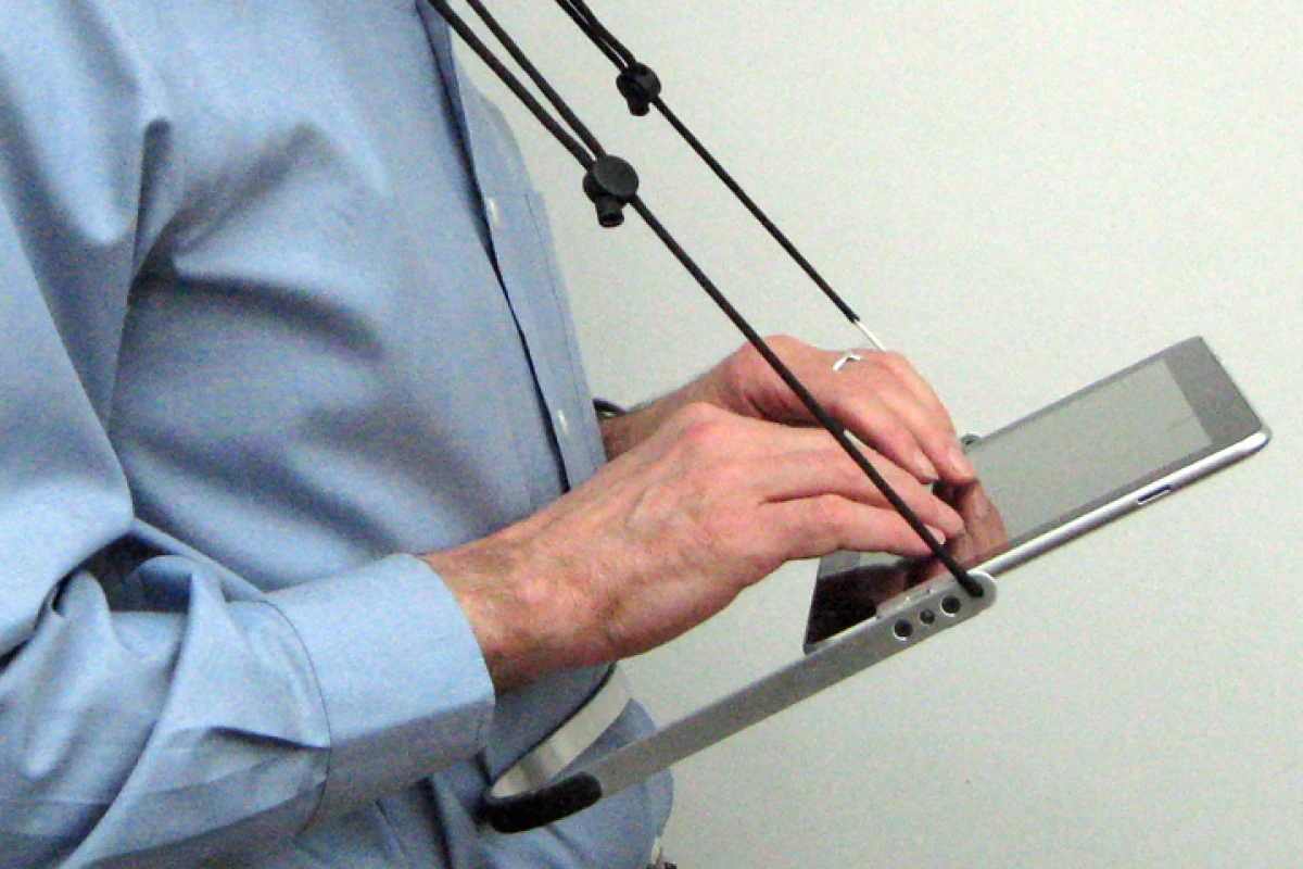 The GoPad turns your iPad or other tablet into a wearable accessory (Photo: GoPad.ca)