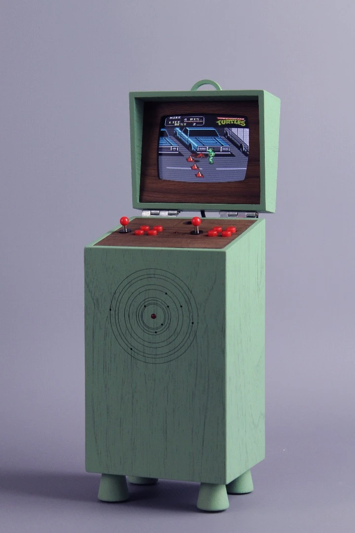 This mini replica of a larger arcade cabinet is fully functional