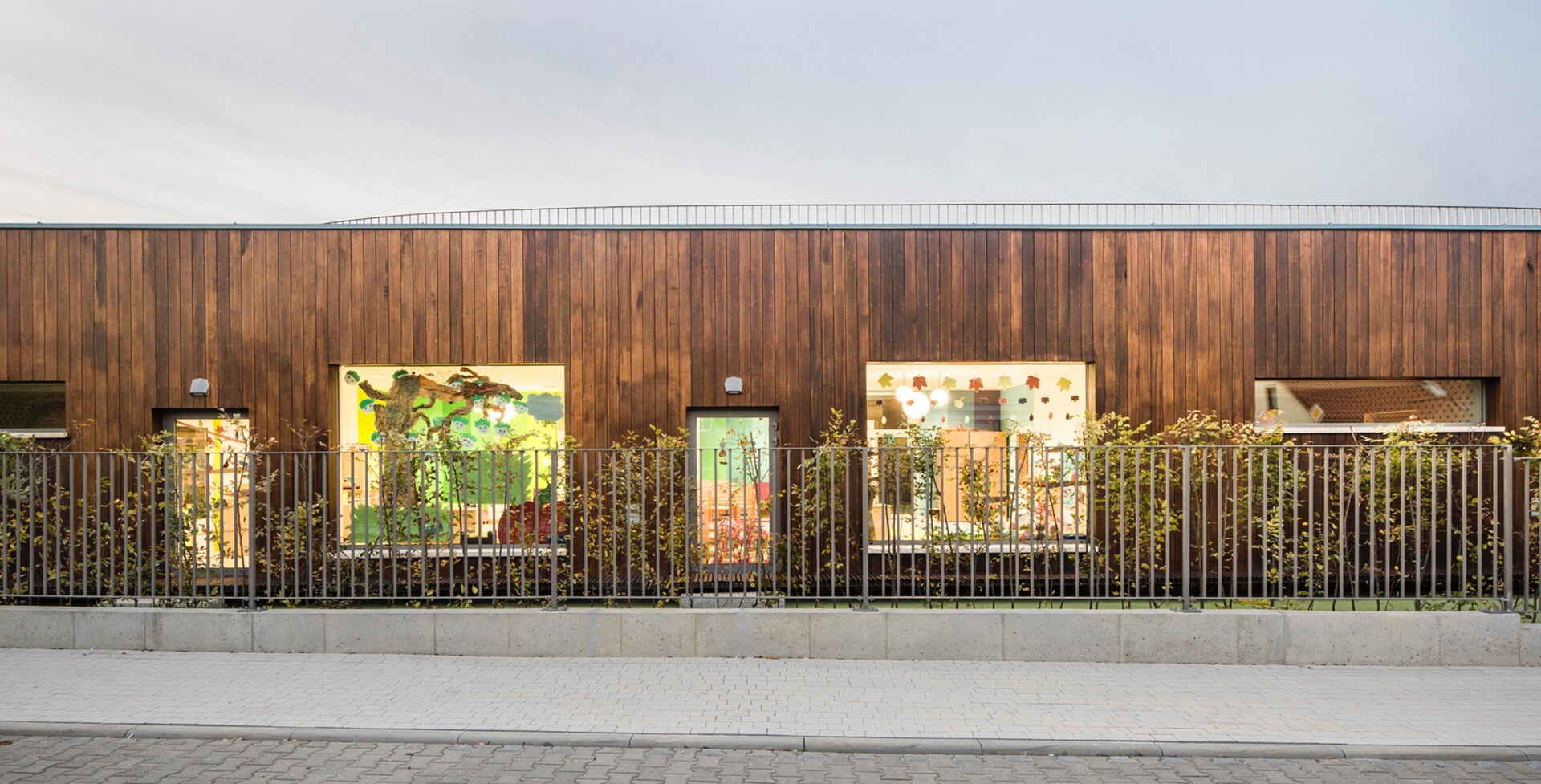  Foto zu Kindergarten makes more space for play with rooftop terrace 