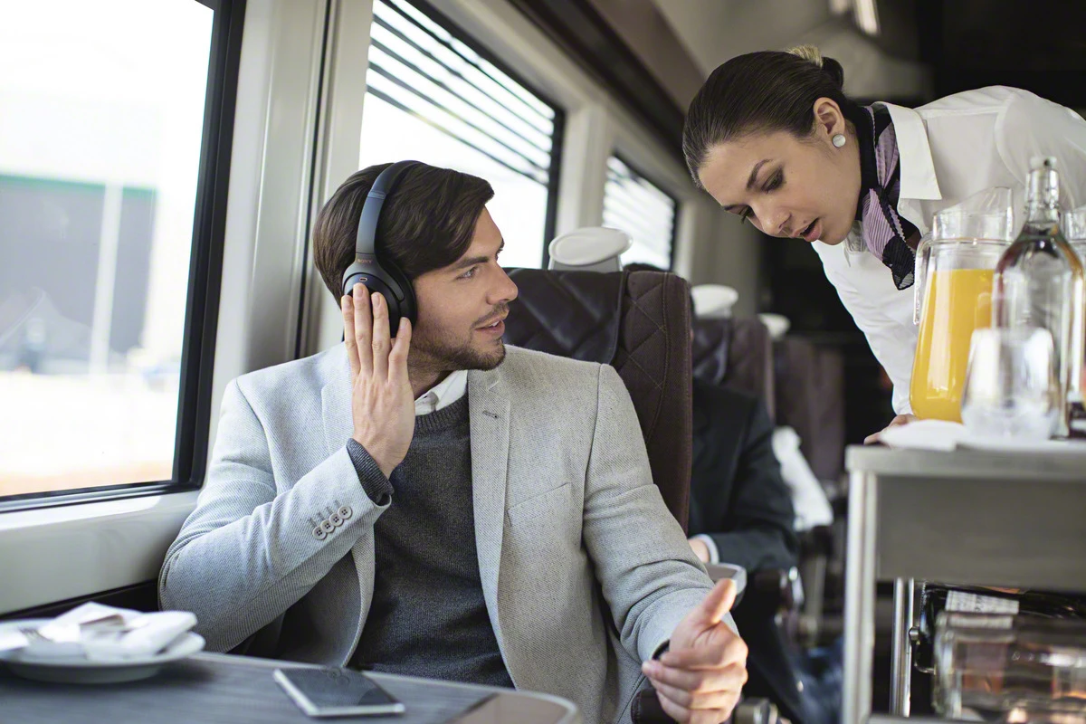 By placing a hand over the right earcup of the WH-1000XM3 headphones, playback volume is dramatically reduced to allow wearers to hear folks around them